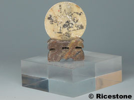 Socle acrylique 10x10x4 cm pour minralogie ou prsentation en vitrine