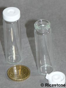 2a) Bouteille (petite) en verre de contenance 5cc