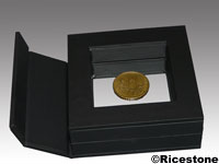 Ecrin pour numismate: Pice de monnaie dans le cadre  membrane
