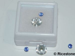 8a) Boite de diamantaire 3x3 cm dessus verre, à l'unité .