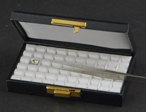 2a) Coffret 7x12 cm - présentation-transport gemmes - 50 compartiments.