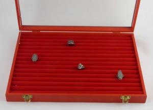 Coffret rouge et garniture rouge pour bagues format 25x35 cm