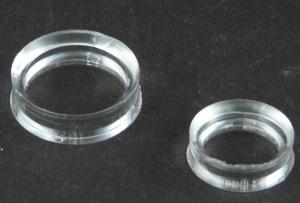 Les deux anneaux présentoirs de boules, balles ou œufs