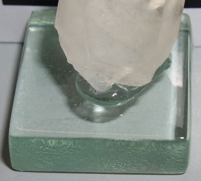 Mini socle pour minéraux en verre de 22 x 22 mm