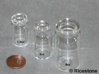 Diverses petites bouteille en verre