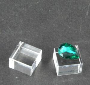 1ag) Mini socle acrylique 1.5x1.5x1 cm, cube présentoir pour collection.