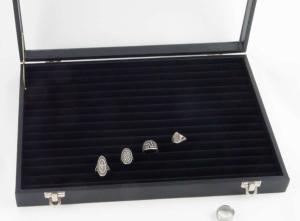 Coffret 26x36 cm � sillons noirs pour bagues