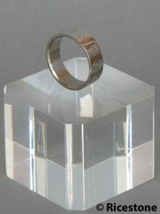  Socle - cube acrylique avec chanfrein  5x5x4cm