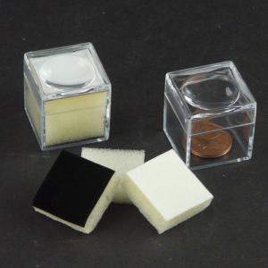 9a ) Boîte loupe grossissante de 3x3 cm, tout plastique de gemmologie.