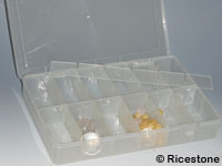 Boite de rangement plastique pour loisirs cratifs et de scrapbooking.