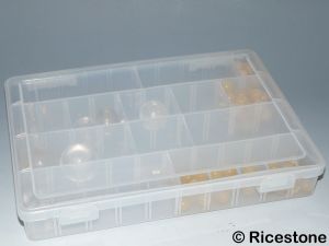 8g) Coffret plastique semi dur, 14 compartiment modulable.