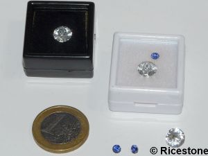 8a) Boite de diamantaire 3x3 cm dessus verre, à l'unité .