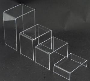 2a) Escalier de vitrine: 4x pontets-Volume acrylique de présentation.