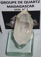 Minéral de Quartz collé sur socle en verre de 22 x 22 mm