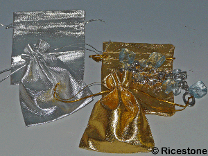 7a) 10x pochettes bijoux satin métallisé 9 x 12 cm.