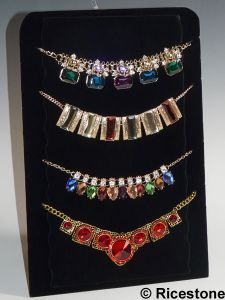 0) Présentoir porte-bijoux, Plateau 24x35 cm pour colliers.