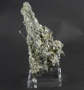 Vue de cot du prsentoir de minraux et la pyrite de 2.5 kg