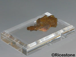 Socle biseauté pour minéraux 8x12x2 cm