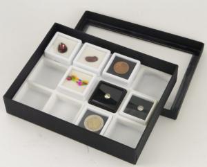 1e) Coffret 15x19 cm avec douze casiers, 4x4 cm