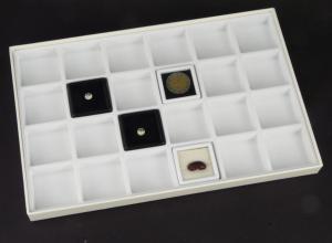 Coffret ferm avec boites de gemmologie  4x4 cm