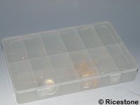 8e) Coffret de rangement plastique 18 compartiments.