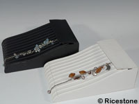 Prsentoir toboggan pour bracelet en similicuir noir ou blanc