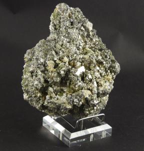 Présentoir de minéraux lourds. Ici une pyrite de 2.5 kg