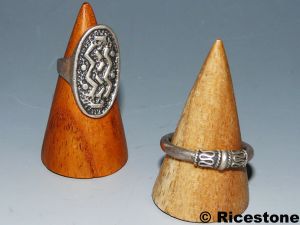 2e) 5x Doigt-cône pour bague, Présentoirs en bois.