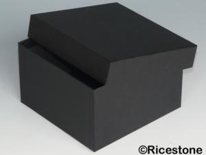 3g) Boite carton 12.5x13x8 pour échantillon de minéraux de collection.