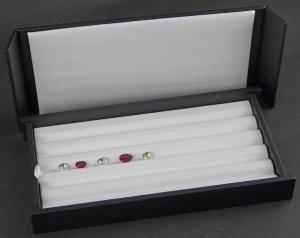 3) Coffret 10x20 cm - 5 lignes de rangement et de transport de pierres taillées.