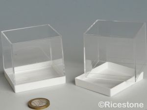2c) Boite plastique pour collection de minéraux PM25, 52 x 60 x 56 mm.