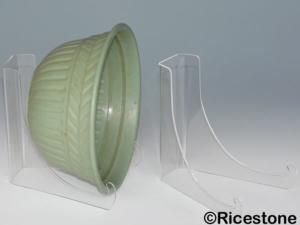 5f) Chevalet acrylique, support de minéraux et bols. H=15 cm