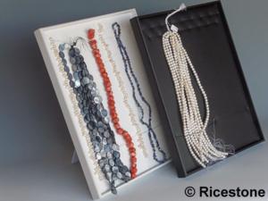 1ga) Grand plateau  35x45 cm pour collier. 