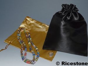 8c) 12x Pochettes professionnelle à bijoux en satin 20x26 cm