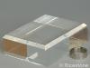 2i) Socle acrylique transparent biseauté 8x10x3 cm pour minéraux.