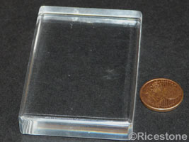 socle présentoir acrylique chanfreiné de minéralogie 4x6x1 cm