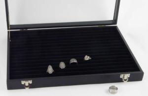 7e) Coffret 26x36 cm luxe pour bagues (Système à sillon).