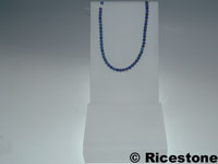 Buste plastique de collier + prsentoir d'objets