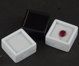 Lot de 20x bo�tes de gemmologie multi-usages - Corps plastique et dessus vitre.