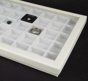 Dtail du coffret et plateau avec boites de gemmologie 3x3 cm