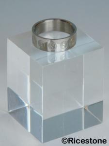 4d) Colonne acrylique, socle de minéraux 4x4x5 cm