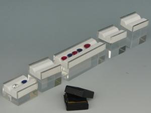 3c) Set de présentation de gemmologie pour pierres taillées.