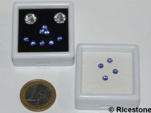 8b) Boite de diamantaire 4x4 cm dessus verre, à l'unité.