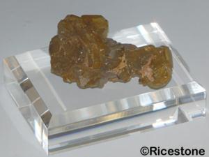 2c0) Socle acrylique biseauté pour minéraux, présentoir 6x8x2cm