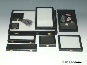 3i) Coffret épais 25x35 cm pour objets minces, pièces de monnaies...