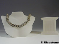 Buste translucide pour collier et son socle