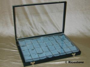 6b) Coffret luxe 26x38cm <BR>+ boite plastique 32 compartiments.