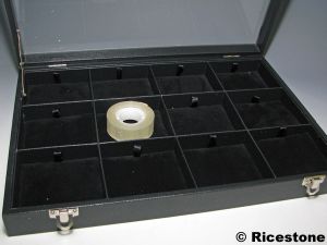 4e) Coffret luxe vitré 26x36cm, 12 compartiments, pour objets.