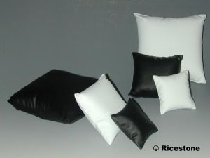 4) Set de 3 x présentoirs-coussins à bracelet ou gourmette.