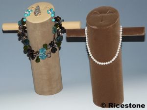 92c)  Présentoir porte bijoux, Totem feutrine  (H=26cm) 